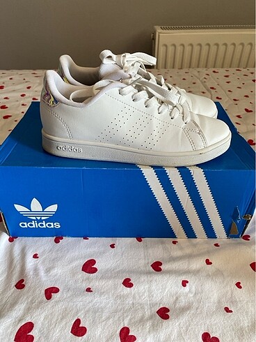 35 Beden beyaz Renk Adidas bayan ayakkabı