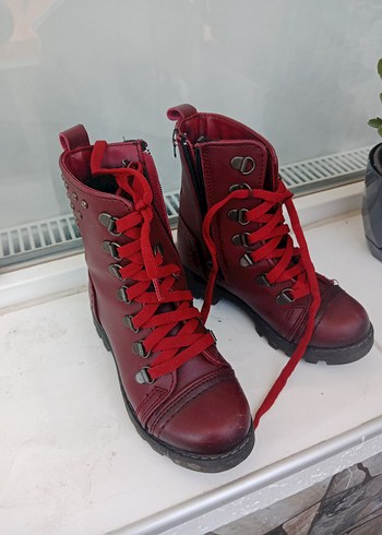 Diğer Kızlar için Kırmızı Rock Punk Deri Botlar