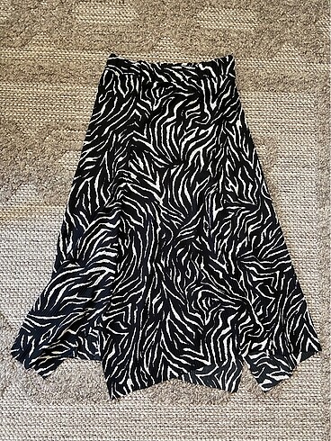 Asimetrik Zebra Desen Etek