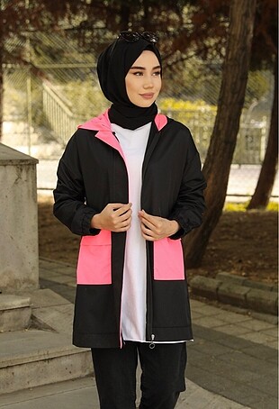 Siyah günlük kap yağmurluk neon pembe detaylı