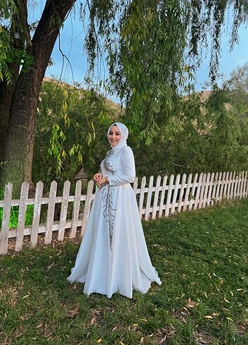 Tesettür beyaz abiye 