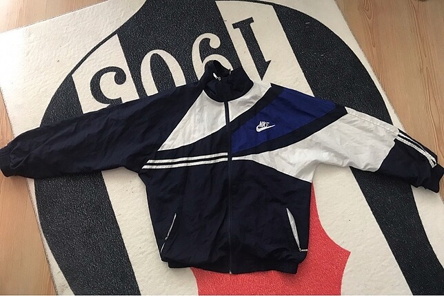 Nike Vintage Mont