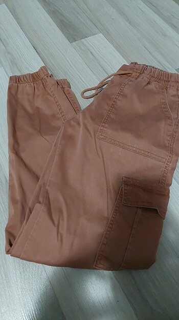 Cep detayli pantalon