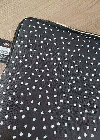 Eklips Siyah Puantiyeli Fermuarlı Laptop Çantası