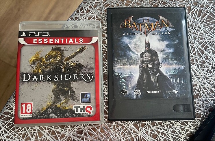 Darksiders ve Batman kitapçıklı kutu