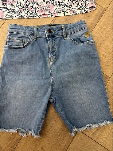 7 Yaş Beden Beverly hills denim sort defacto t-shirt