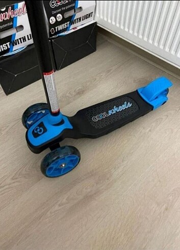 Cool Wheels 3 Tekerlekli Işıklı Scooter