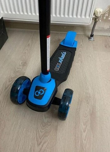 Diğer Cool Wheels 3 Tekerlekli Işıklı Scooter
