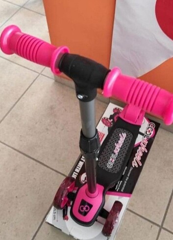 Cool Wheels Twist Işıklı Scooter