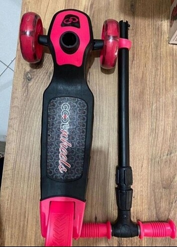Decathlon Cool Wheels Twist Işıklı Scooter