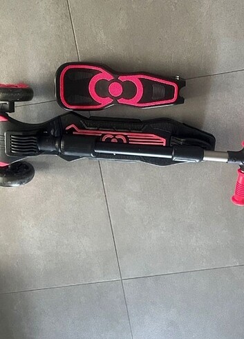 COMBO PEMBE OTURAKLI 3 TEKER IŞIKLI SCOOTER - Görsel 5