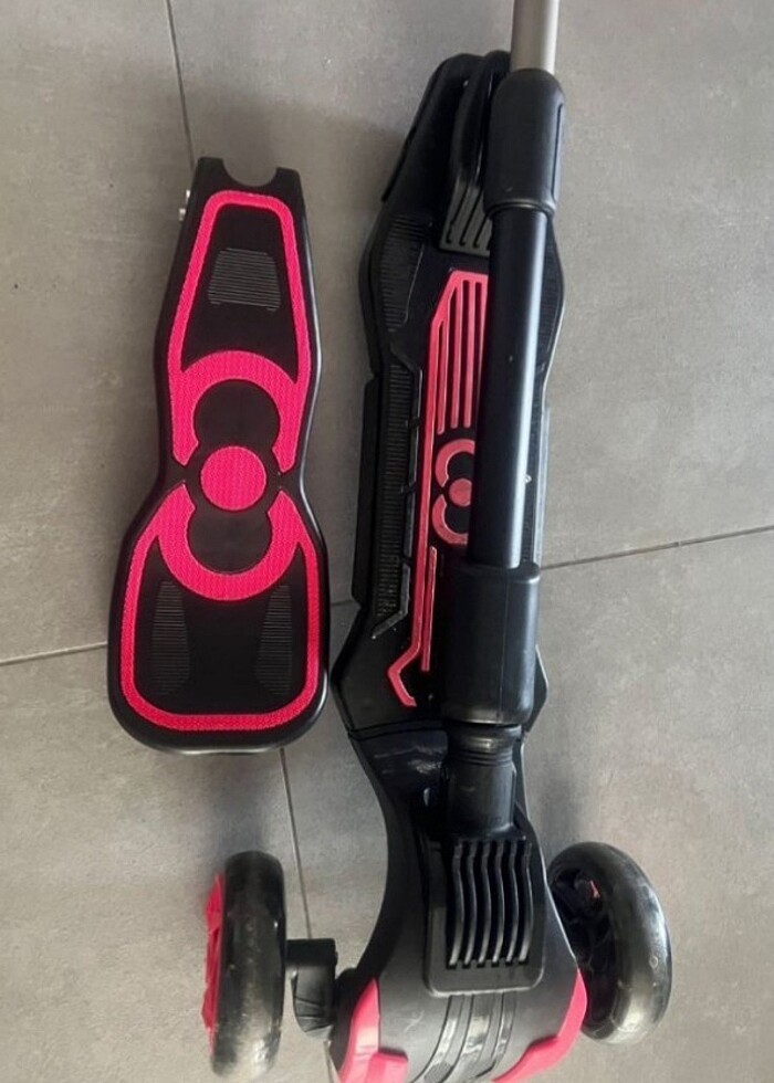 COMBO PEMBE OTURAKLI 3 TEKER IŞIKLI SCOOTER - Görsel 3