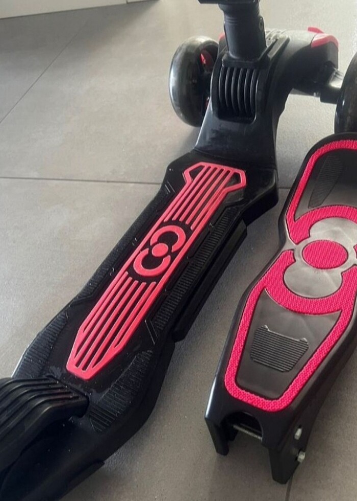 COMBO PEMBE OTURAKLI 3 TEKER IŞIKLI SCOOTER - Görsel 4