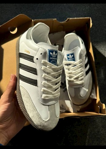 Adidas Beyaz Siyah Bantlı Kadın Spor Ayakkabı