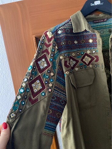Bershka İşlemeli gömlek