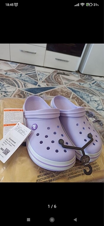 Lila crocs