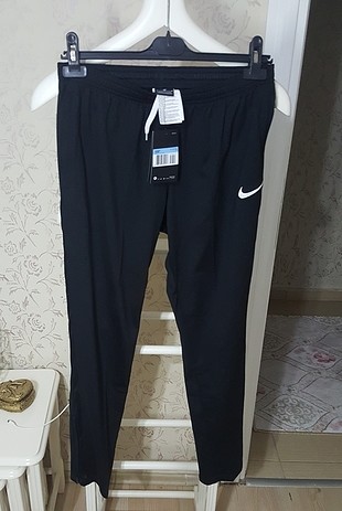 M beden Nike siyah eşofman altı 