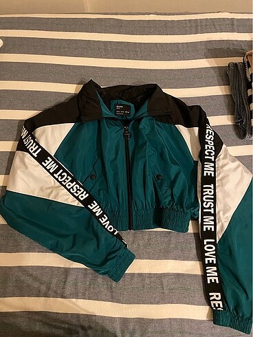 Bershka yağmurluk