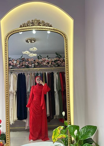 38 Beden Uzun Kollu Kırmızı Drapeli Abiye Elbise