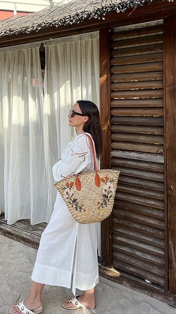 Zara işlemeli hasır çanta