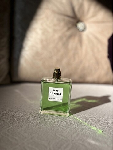 Chanel No 19