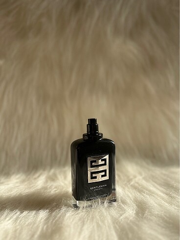 Beden Givenchy Gentleman society