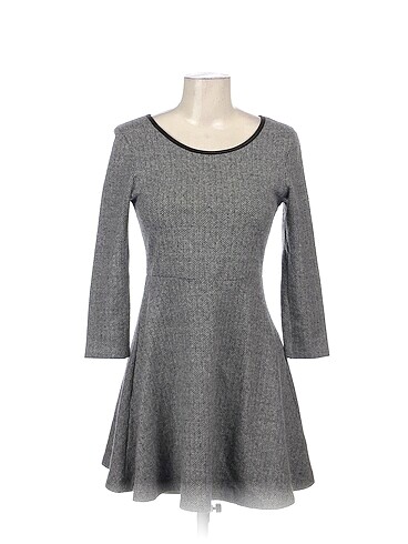 PreLoved Kısa Elbise %70 İndirimli.