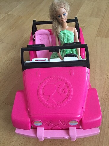 barbie arabası
