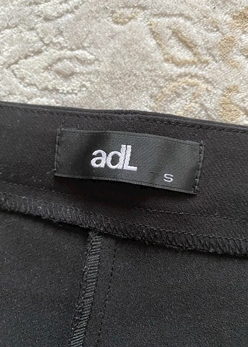 Siyah Kadın Kumaş Pantolon Fermuarlı Cepli - Görsel 3