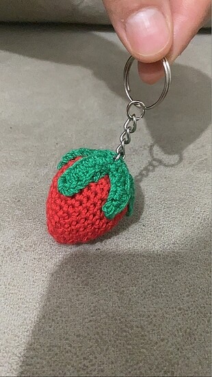  Beden Amigurumi çilek anahtarlık