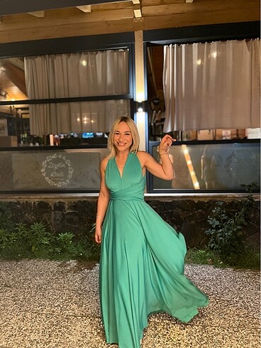 Yeşil gece elbisesi