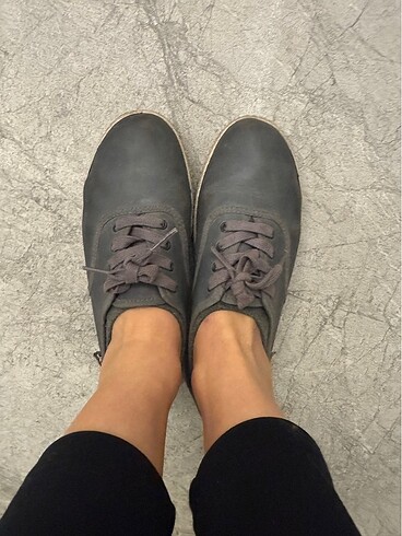 Victoria Sneakers