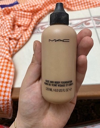 Mac Face & Body Fondoten