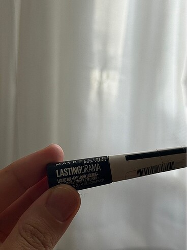 Beden Maybelline Lasting Drama eyeliner