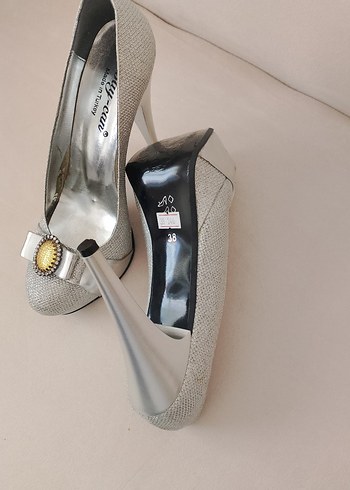 Diger Gri Parlak Yılan Desenli Topuklu Kadın Ayakkabı - Görsel 3