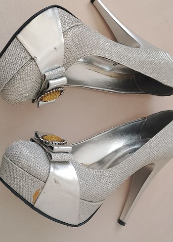 Diger Gri Parlak Yılan Desenli Topuklu Kadın Ayakkabı - Görsel 2