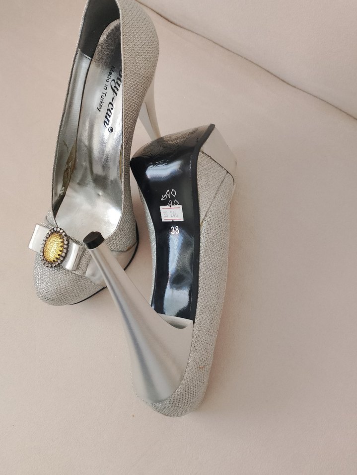 Diger Gri Parlak Yılan Desenli Topuklu Kadın Ayakkabı - Görsel 3