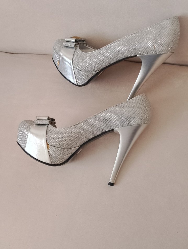 Diger Gri Parlak Yılan Desenli Topuklu Kadın Ayakkabı - Görsel 4