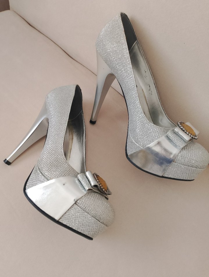 Diger Gri Parlak Yılan Desenli Topuklu Kadın Ayakkabı - Görsel 5