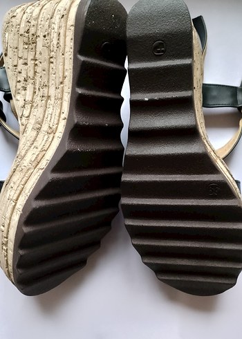 Kemerli Siyah Dolgu Topuklu Kadın Sandalet - Görsel 4