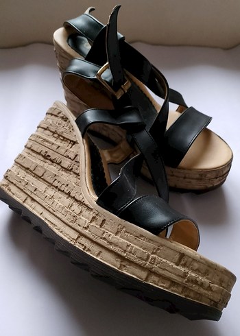 Kemerli Siyah Dolgu Topuklu Kadın Sandalet - Görsel 2