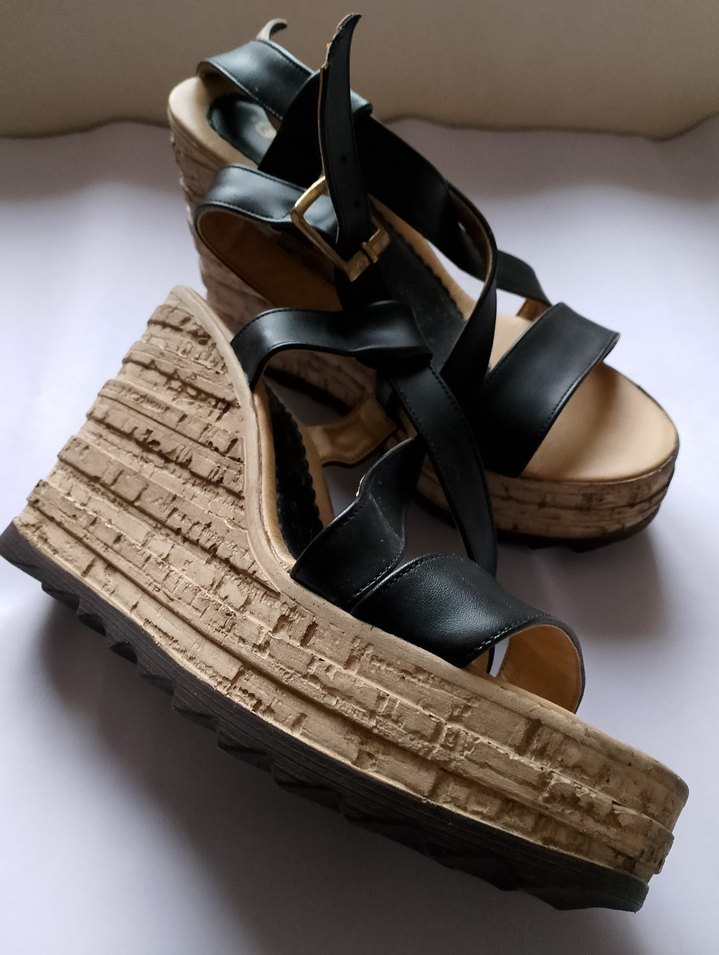 Kemerli Siyah Dolgu Topuklu Kadın Sandalet - Görsel 2