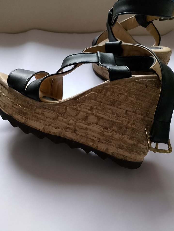 Kemerli Siyah Dolgu Topuklu Kadın Sandalet - Görsel 3