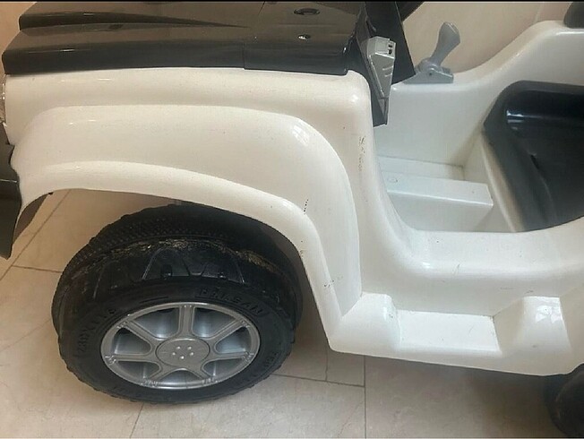 Beden siyah Renk Akülü araba (antalya)