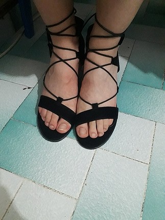 38 Beden Siyah bağcıklı topuklu sandalet 
