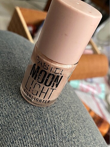 Yarısı duruyor pastel highlighter