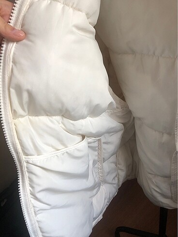 42 Beden beyaz Renk H&m ekru kapüşonlu şişme mont