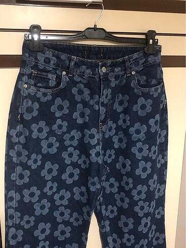 40 Beden lacivert Renk Çiçek desenli koyu mavi denim jean