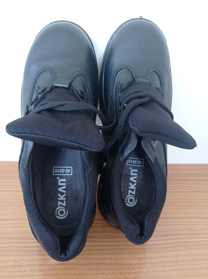 Siyah Erkek Goth Bot - Görsel 4