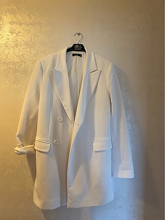Beyaz uzun blazer ceket